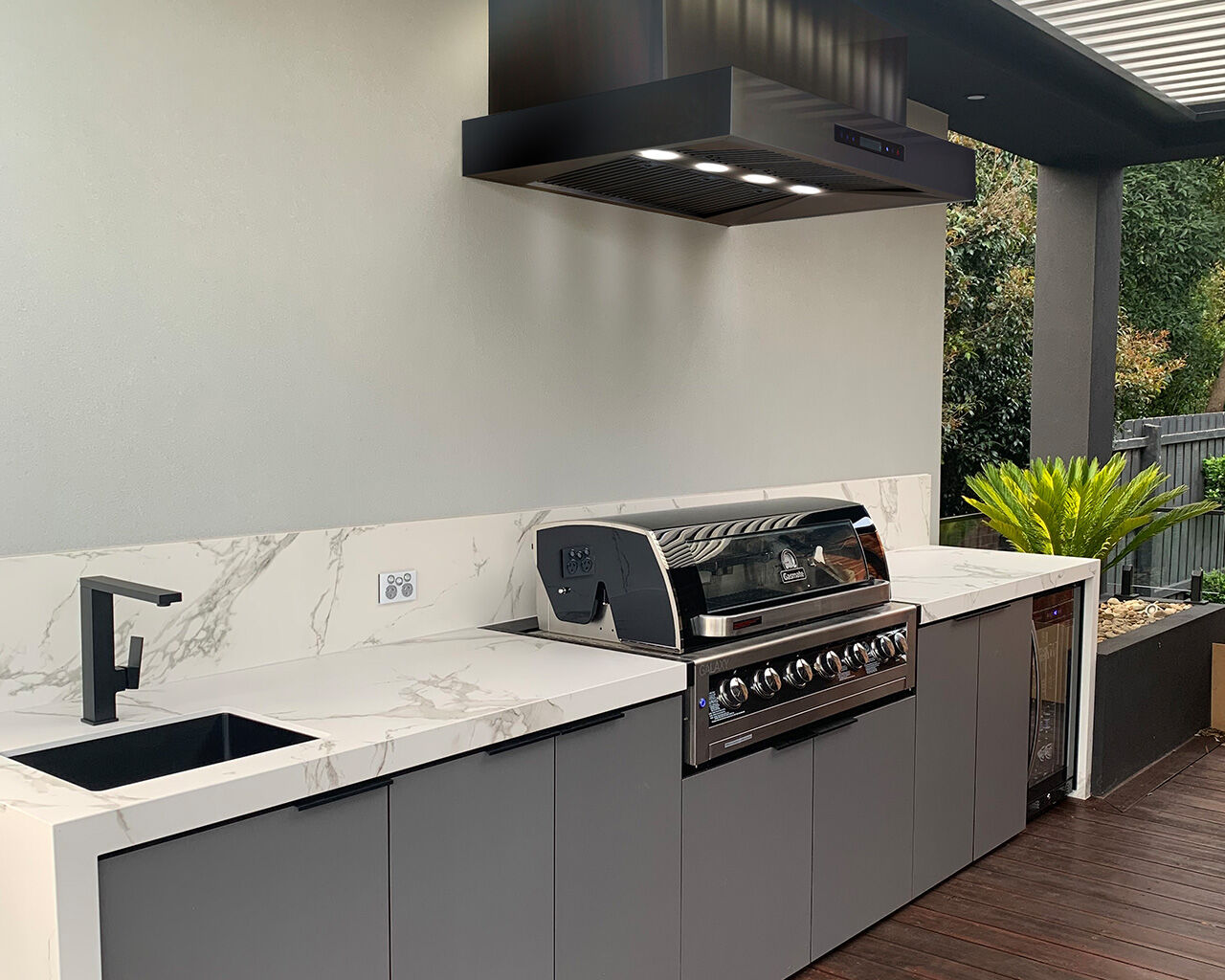 Black bbq hot sale rangehood