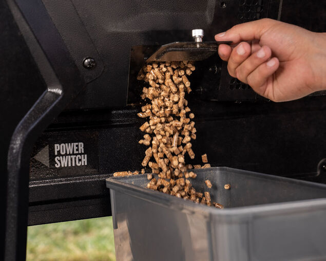 Traeger Woodridge Pro Pellet Grill & Smoker, , hi-res