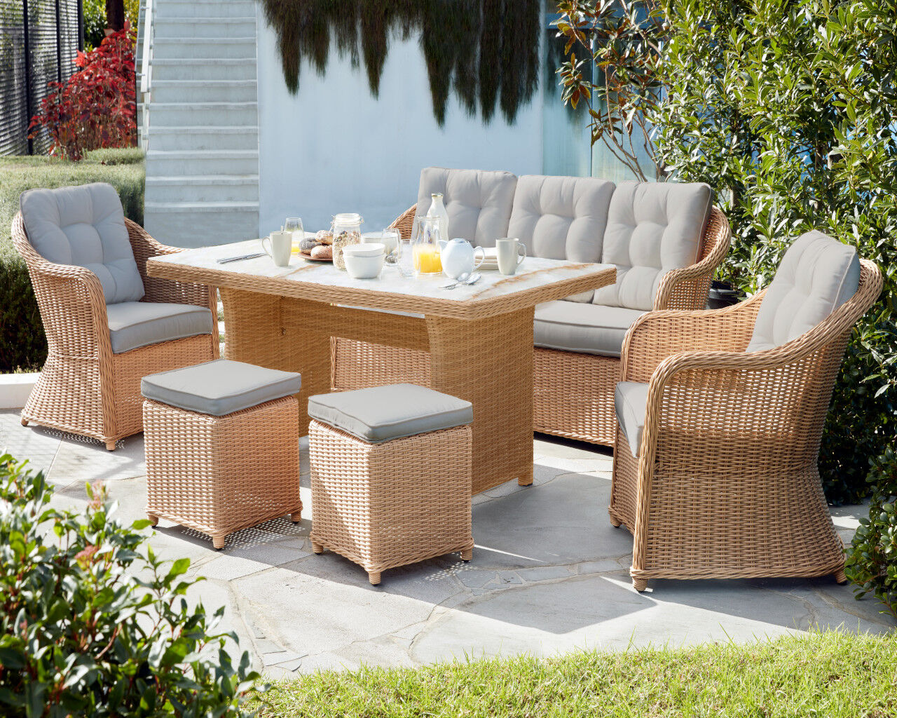 Low dining store set