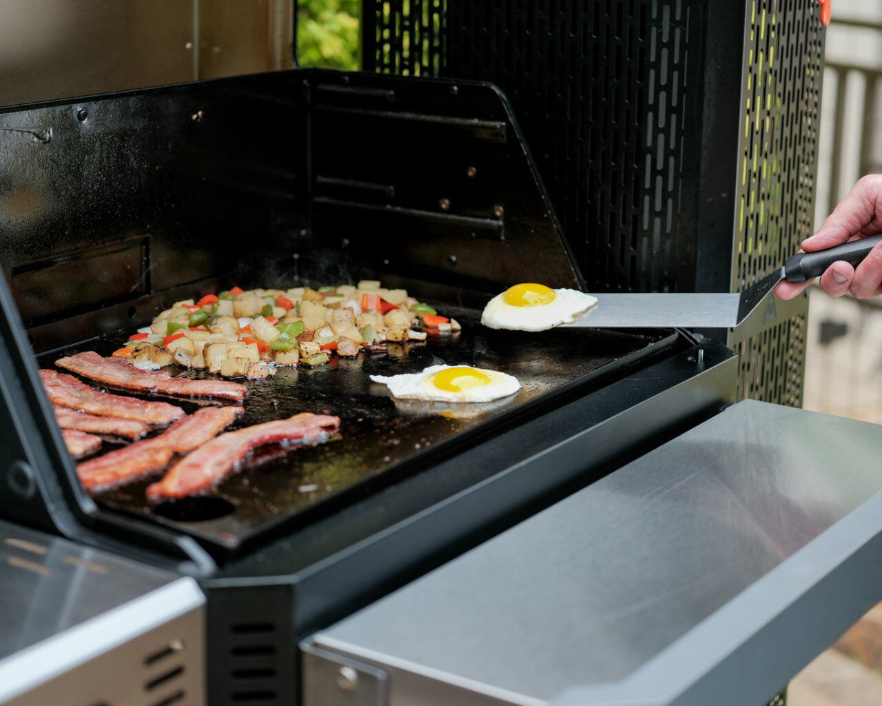 Buy Masterbuilt Gravity Series 800 Digital Charcoal BBQ and Smoker at Barbeques Galore