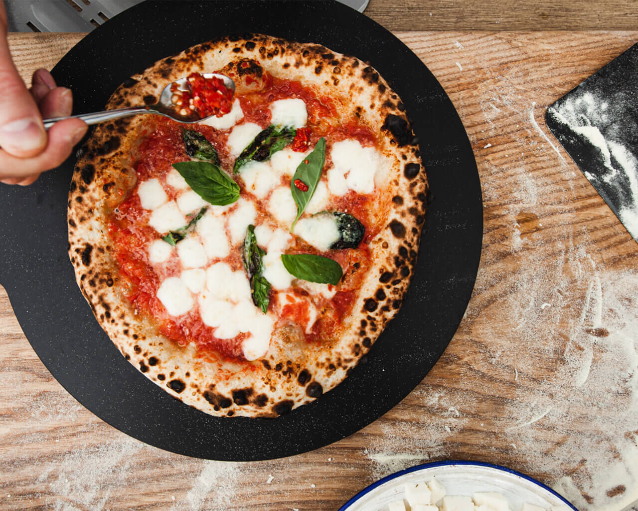 GOZNEY Pizzaserver 14 Inch Zwart Fibre Board - Handgemaakt Duurzaam Pizza Accessoire