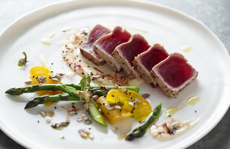 Seared Tuna & Asparagus with Bonito Caesar Dressing